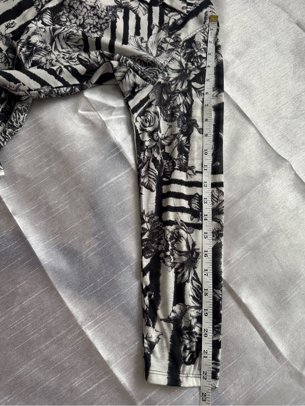 H&M Floral Stripe Mixed Print Button Down Blouse Black & White Size S EUC - Picture 9 of 12